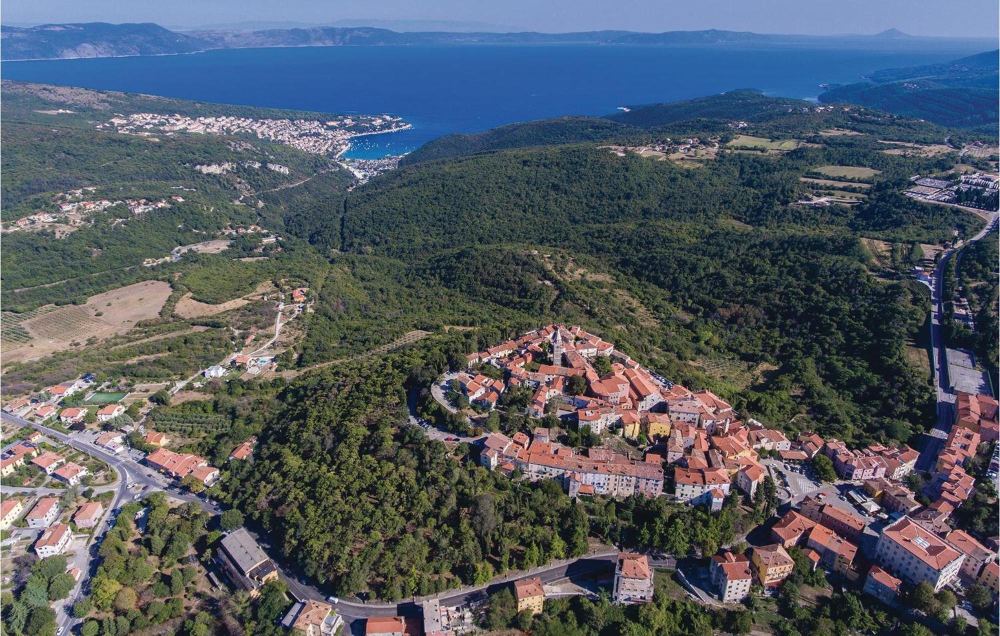 Amazing Apartment In Rabac With Kitchen Exterior foto